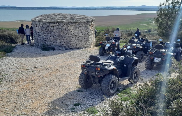 QUAD OFF ROAD- guided tours in Polača