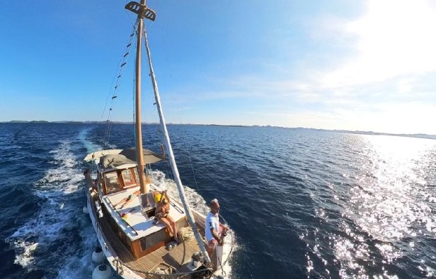 DUPINI & OTOK VRGADA - BROD “SESTRICE”