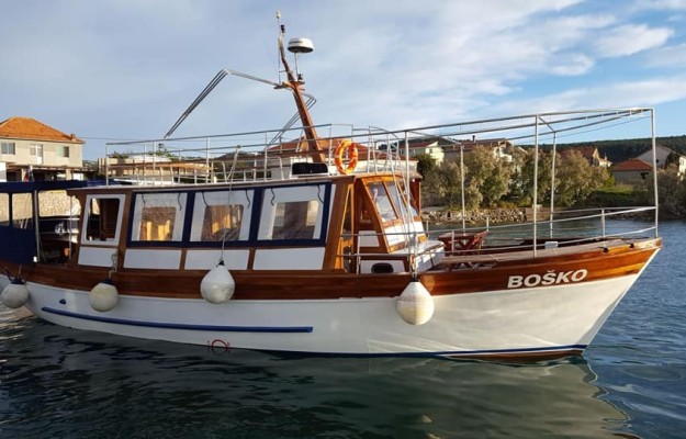 HALF DAY BOAT TOUR-DOLPHIN QUEST
