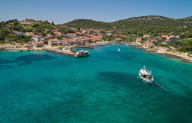 DUPINI & OTOK VRGADA - BROD “SESTRICE”