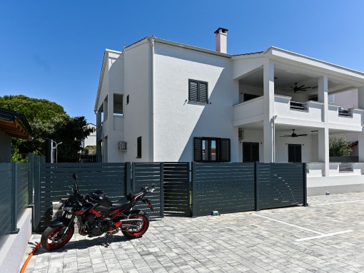 FIJ 002